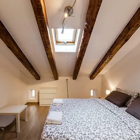 Διαμέρισμα Attic At The Park *